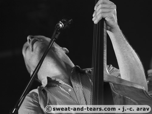 AvishaiCohen_090627_231