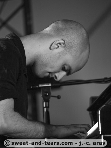 AvishaiCohen_090627_333