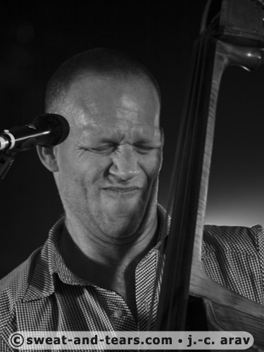 AvishaiCohen_090627_338