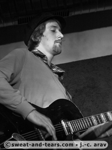 CheapAndCheerful_100305_047