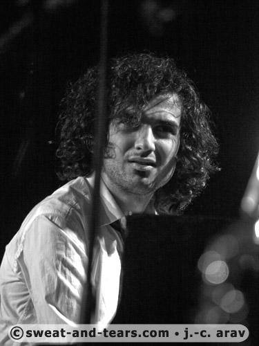 TigranHamasyan_100410_298