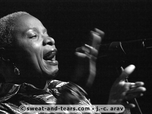 AngeliqueKidjo_100416_007