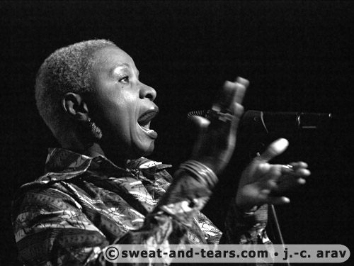 AngeliqueKidjo_100416_009