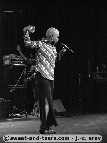 AngeliqueKidjo_100416_022