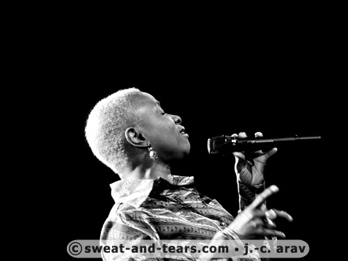 AngeliqueKidjo_100416_028