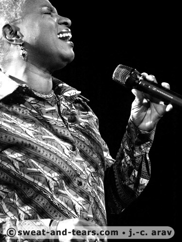 AngeliqueKidjo_100416_030