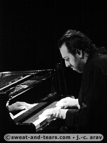 ChillyGonzalez_100512_005