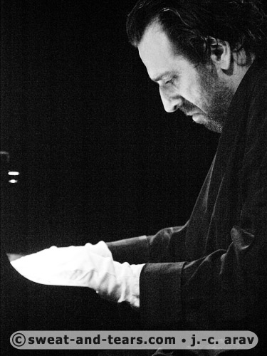 ChillyGonzalez_100512_006