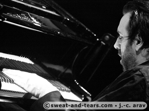 ChillyGonzalez_100512_017