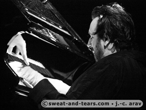 ChillyGonzalez_100512_019