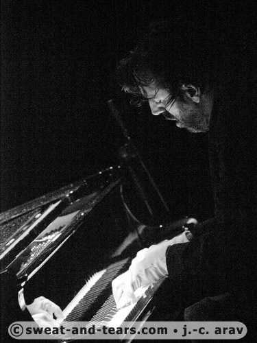 ChillyGonzalez_100512_024