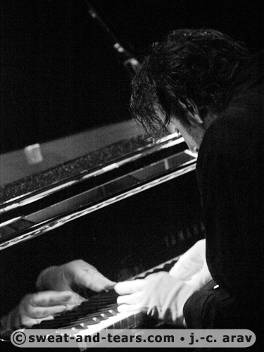 ChillyGonzalez_100512_027