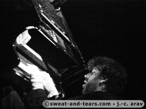 ChillyGonzalez_100512_033