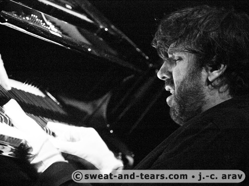 ChillyGonzalez_100512_034