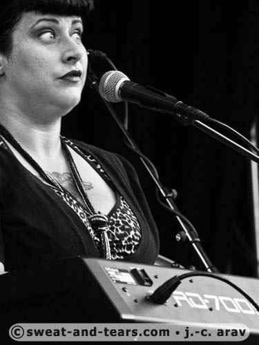 DavinaAndTheVagabonds_100826_018