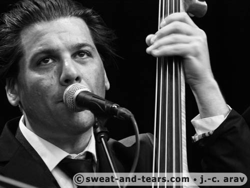 DavinaAndTheVagabonds_100826_053