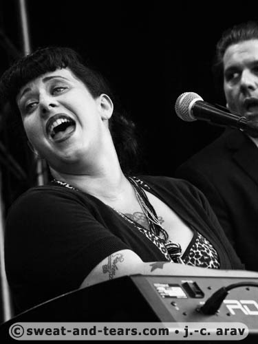 DavinaAndTheVagabonds_100826_061