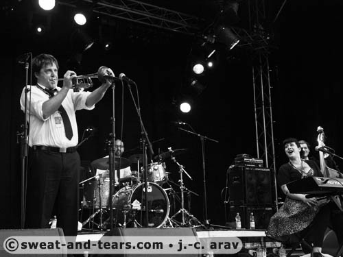 DavinaAndTheVagabonds_100826_077