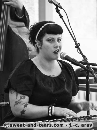 DavinaAndTheVagabonds_100827_048