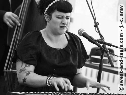 DavinaAndTheVagabonds_100827_055