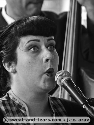 DavinaAndTheVagabonds_100828_013