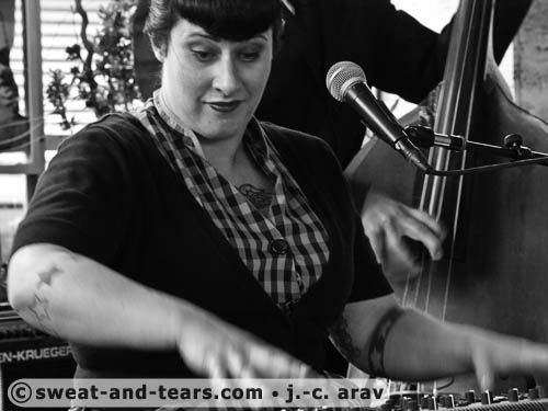 DavinaAndTheVagabonds_100828_018