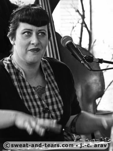 DavinaAndTheVagabonds_100828_028