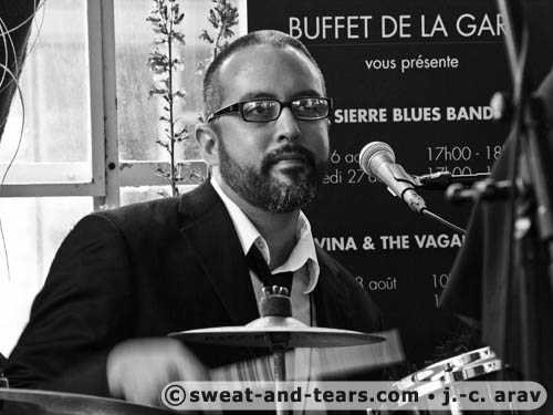 DavinaAndTheVagabonds_100828_030