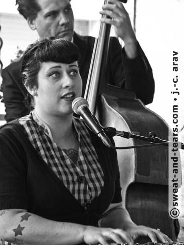 DavinaAndTheVagabonds_100828_037