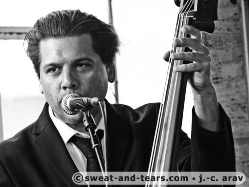 DavinaAndTheVagabonds_100828_054