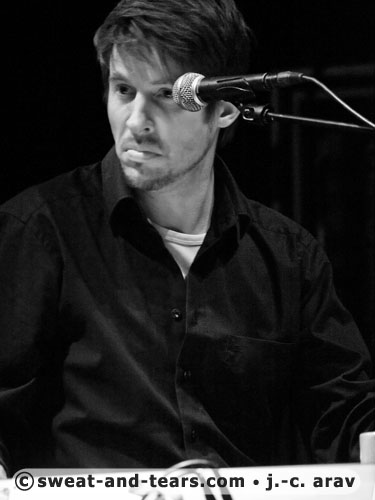 SharrieWilliams_100828_390