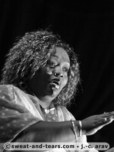 SharrieWilliams_100828_399