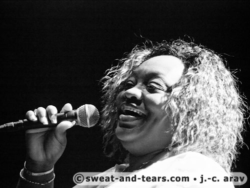 SharrieWilliams_100828_450