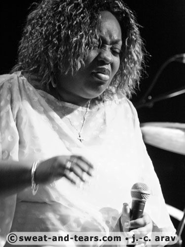 SharrieWilliams_100828_460