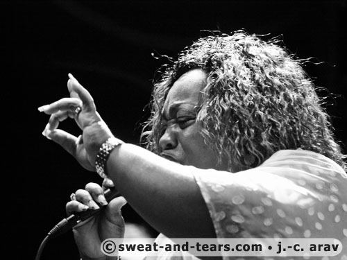 SharrieWilliams_100828_464