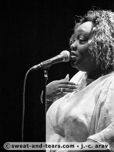 SharrieWilliams_100828_472