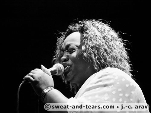 SharrieWilliams_100828_483