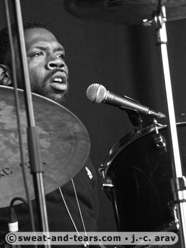 SharrieWilliams_100829_014