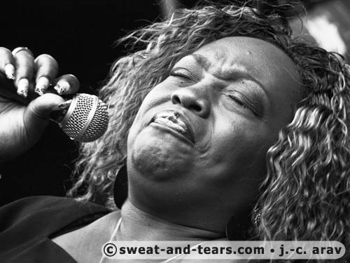 SharrieWilliams_100829_068