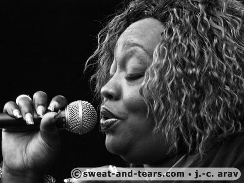 SharrieWilliams_100829_069