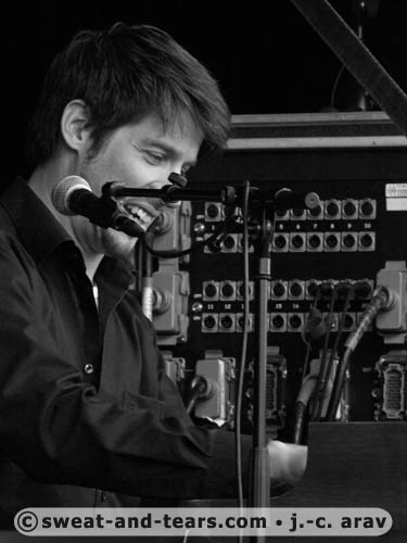 SharrieWilliams_100829_107