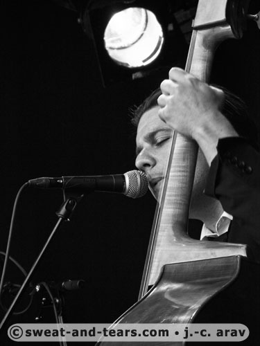 DavinaAndTheVagabonds_100829_156