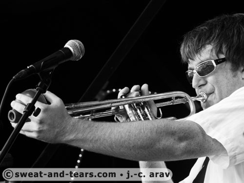 DavinaAndTheVagabonds_100829_161