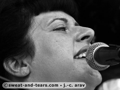 DavinaAndTheVagabonds_100829_176