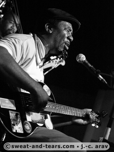 TerryHarmonicaBeans_110331_100