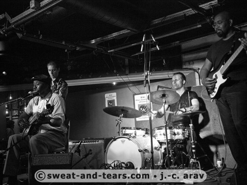 TerryHarmonicaBeans_110331_105