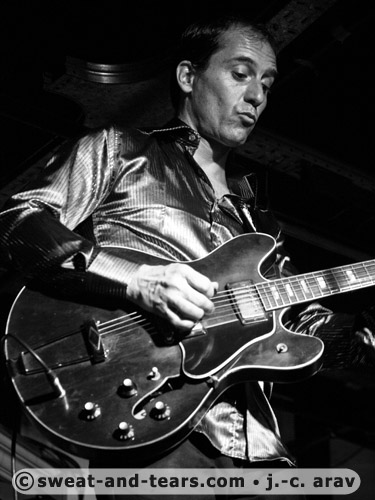 TerryHarmonicaBeans_110331_172